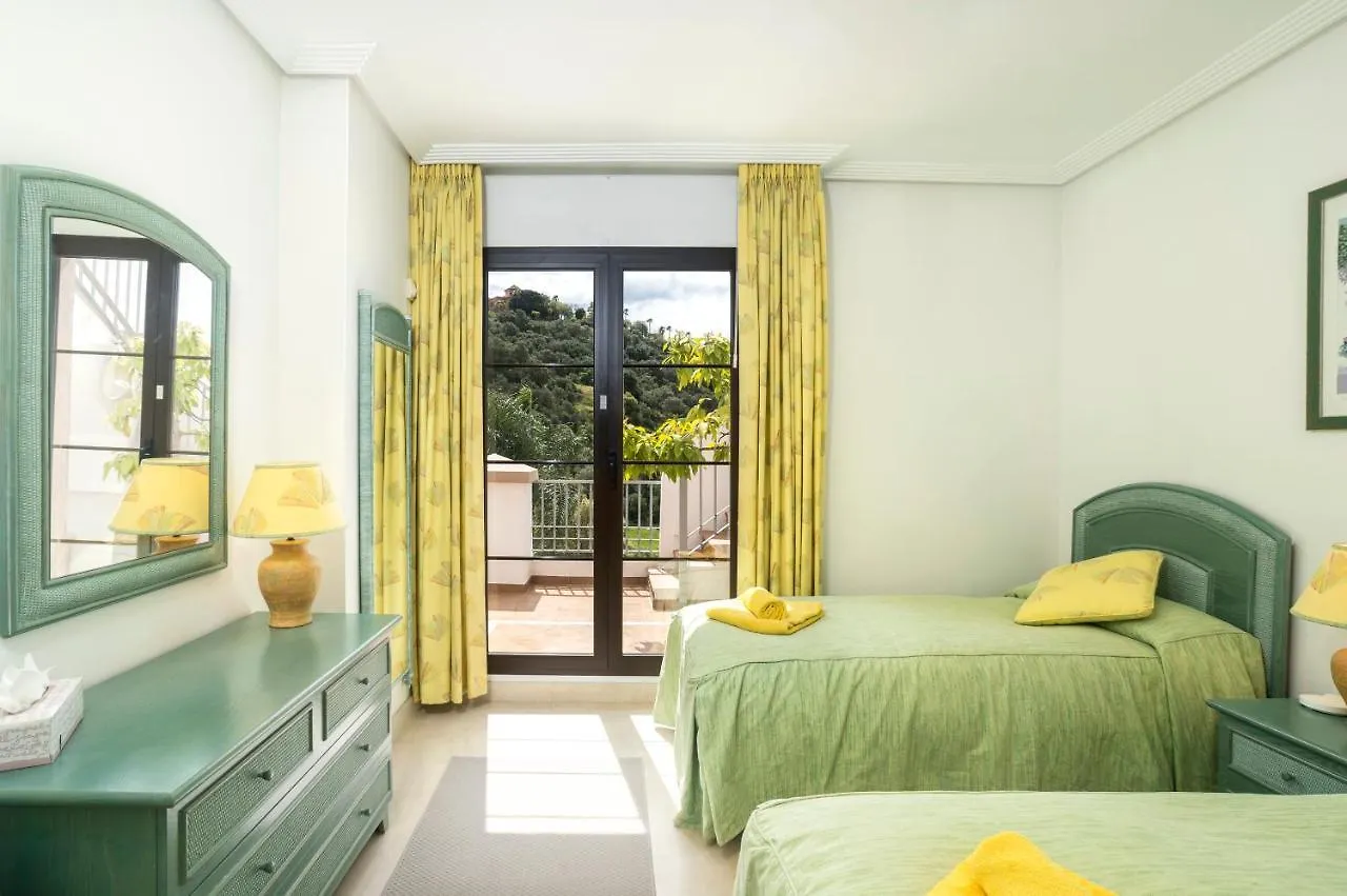 Beautiful Penthouse With Solarium Apartment Benahavis Spain